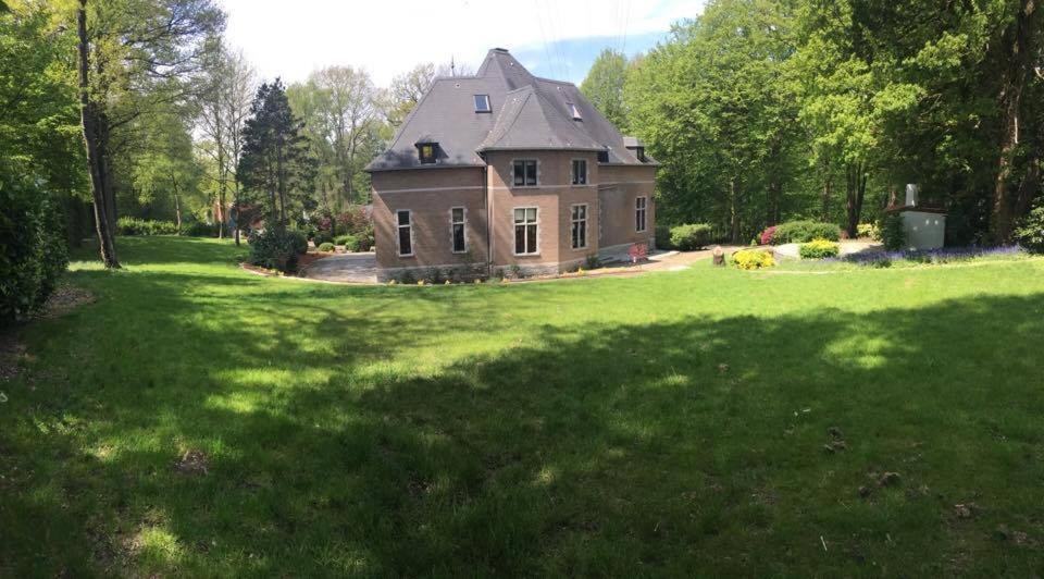 Le Chateau Des Eglantines Montignies-le-Tilleul Exteriör bild